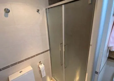 Fotos
  Mamparas de ducha instalaciones reales Varobath 18