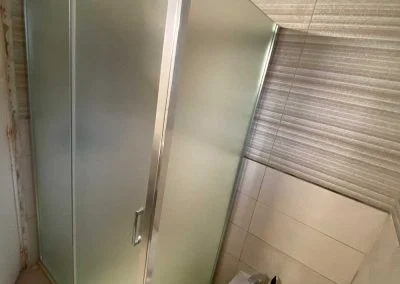 Fotos
  Mamparas de ducha instalaciones reales Varobath 25