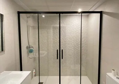Fotos
  Mamparas de ducha instalaciones reales Varobath 47