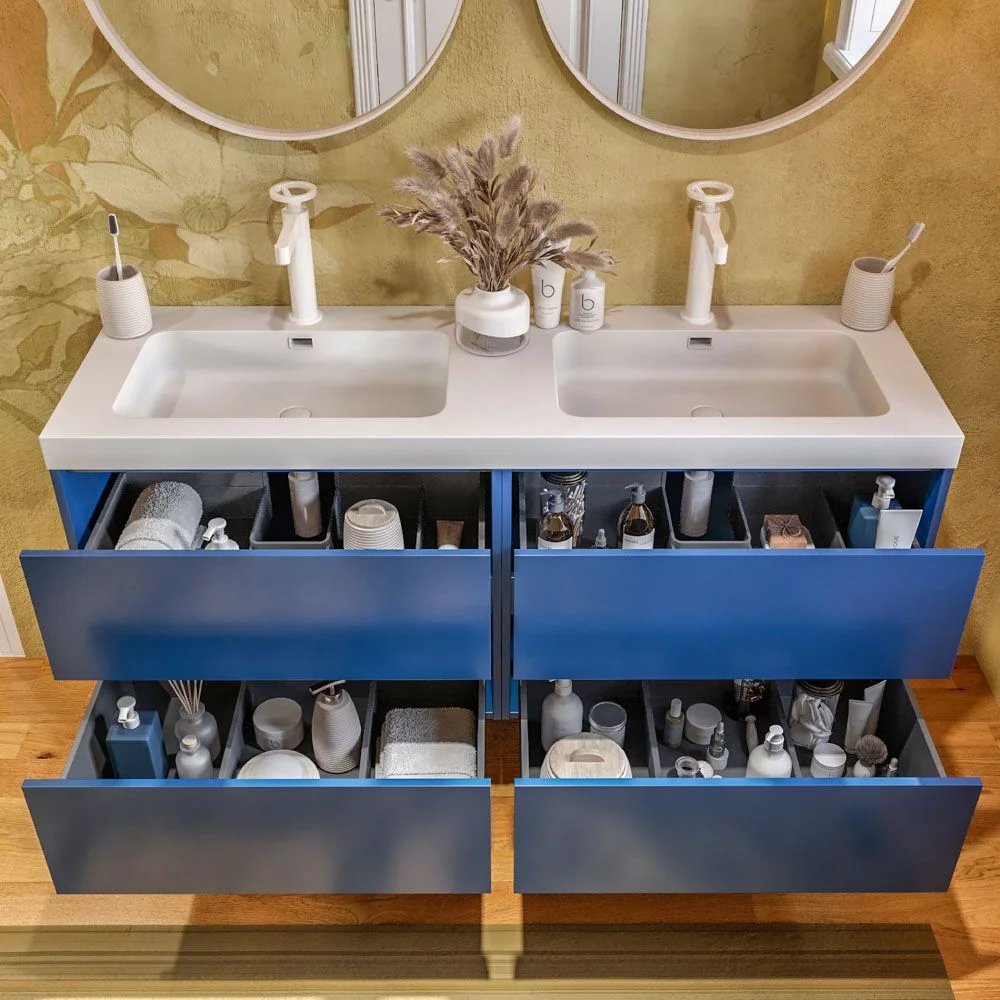 Mueble
de baño suspendido 120 cm 4 cajones CARMEN con lavabo doble 2 senos resina
acabado AZUL COBALTO