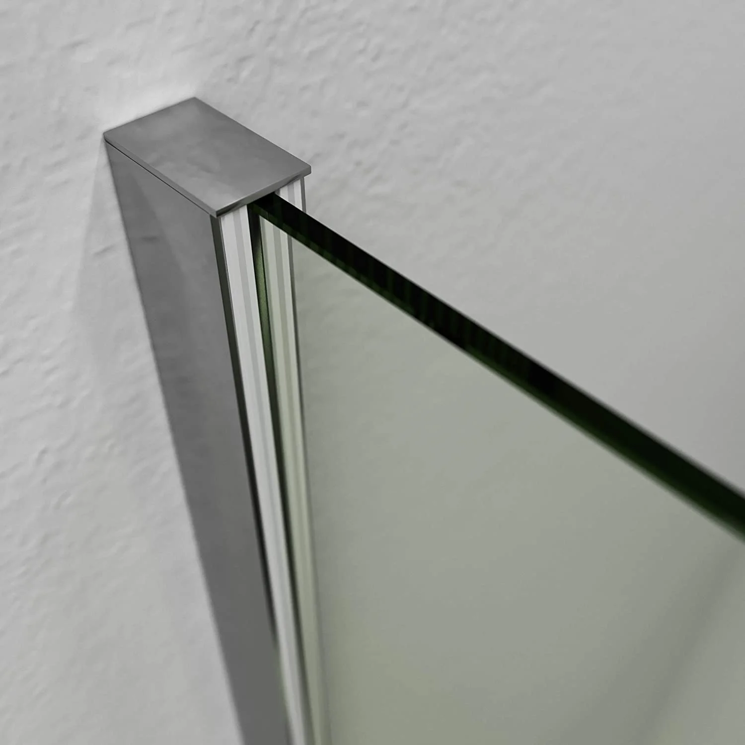 Fijo de
ducha mampara ZEN perfil Cromo - Vidrio 8 MM con tratamiento anti-cal
incluido- Brazo sujección acero inox. extensible